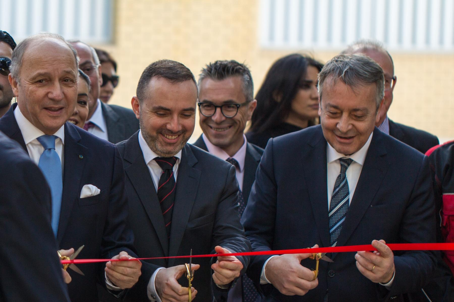 Laurent Fabius, Christian Nakhlé et Antoine Frérot inaugurent l'usine de dessalement d'Az Zour sud