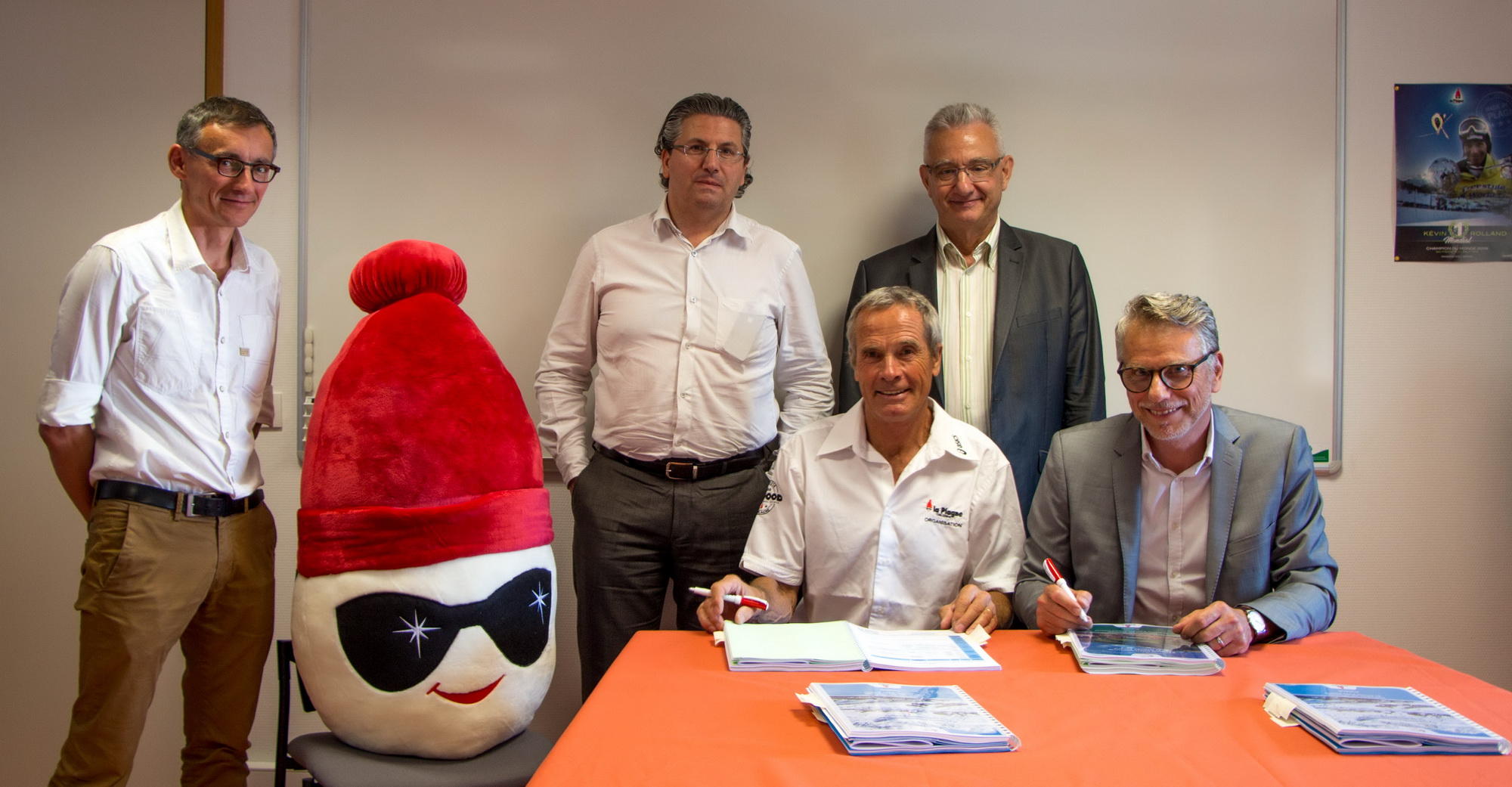 Signature du contrat le 18 juillet dernier entre les représentants du SIGP et Veolia Signature du contrat le 18 juillet dernier entre les représentants du SIGP et Veolia