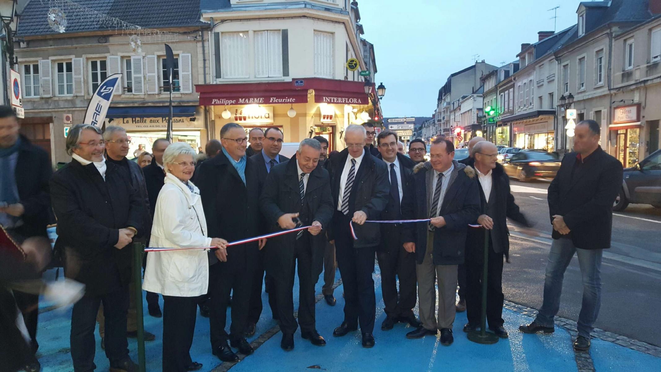 Antoine Frérot et les élus de la région Inaugurent le "stationnement intelligent" à Saint-Amand-Montrond