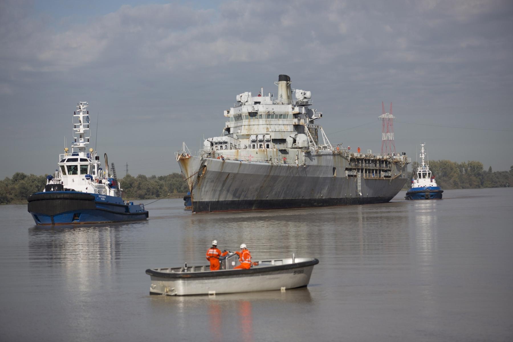 Arrivée de l'ex-Jeanne d'Arc dans le port de Bordeaux