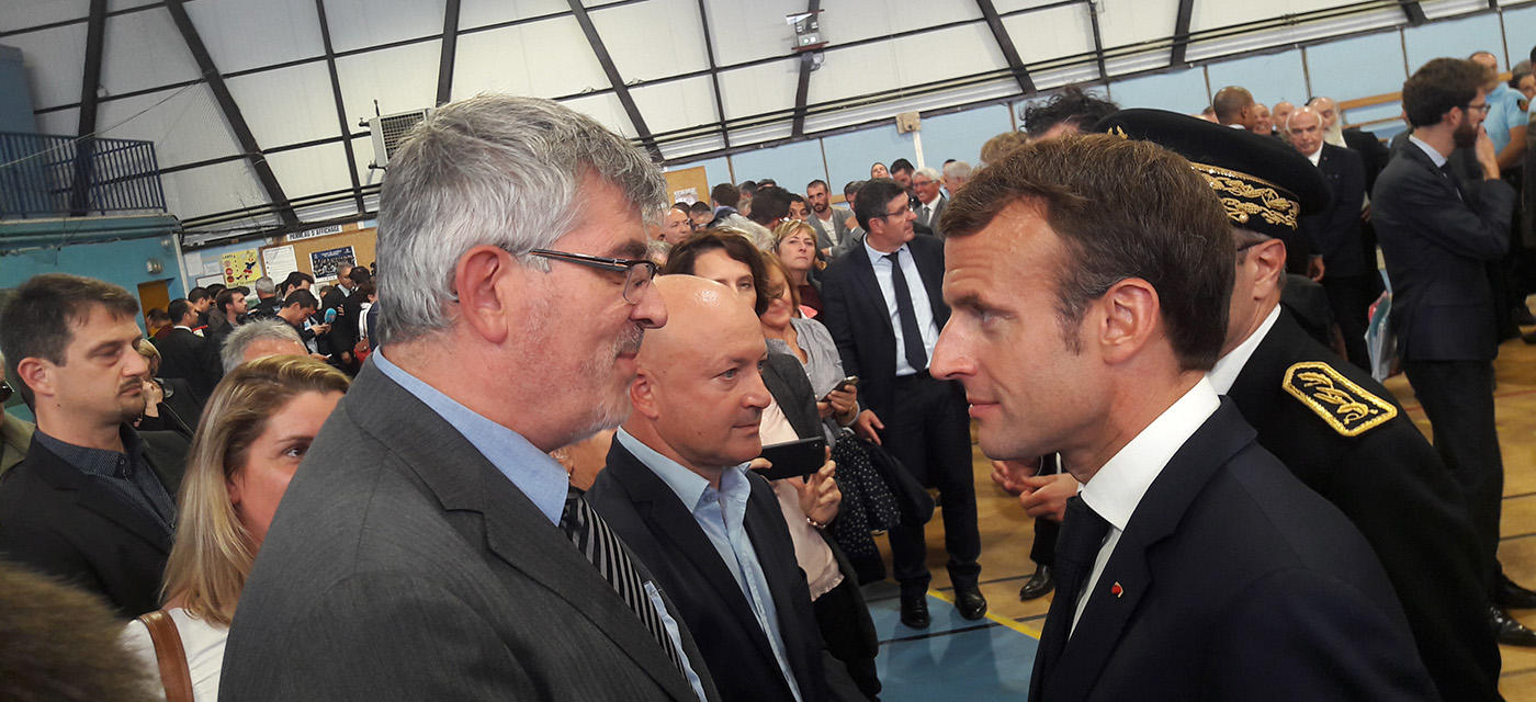 Pierre Lompech, Directeur du Territoire Aude pour l'activité Eau de Veolia en France, aux côtés du président de la République