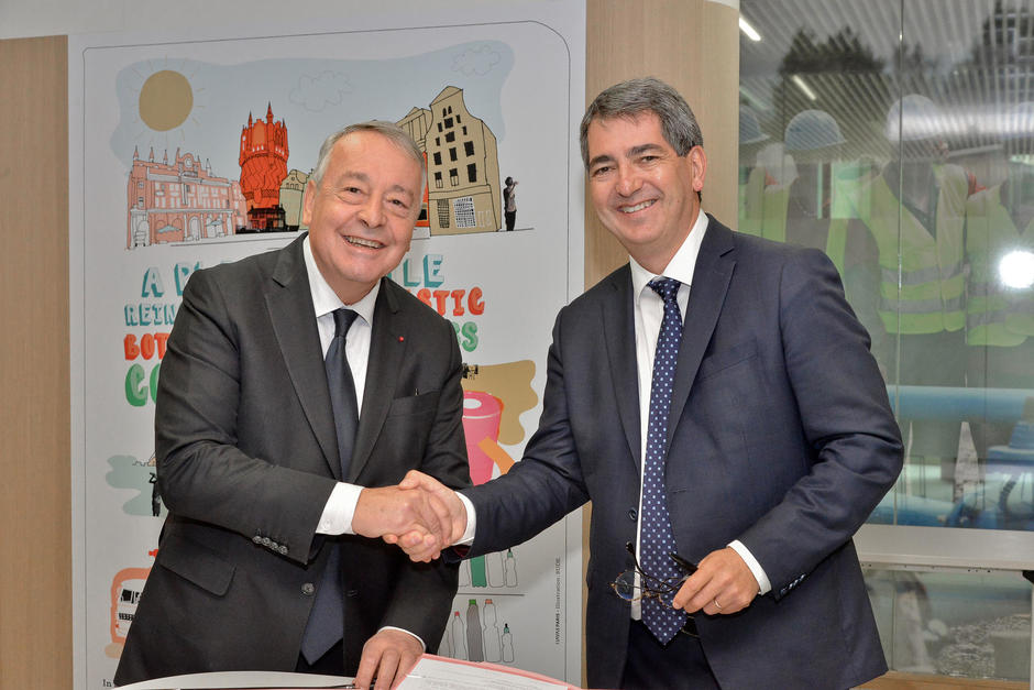 Antoine Frérot et Jean Rottner se serrent la main