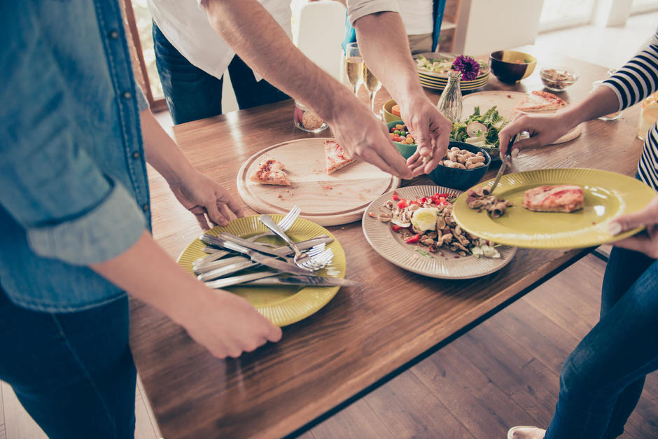 Assiettes avec nourriture