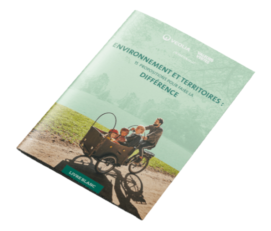 Visuel de la première de couverture du livre blanc "Environnement et territoires : 15 propositions pour faire la différence" réalisé par Veolia en collaboration avec Valeurs Vertes
