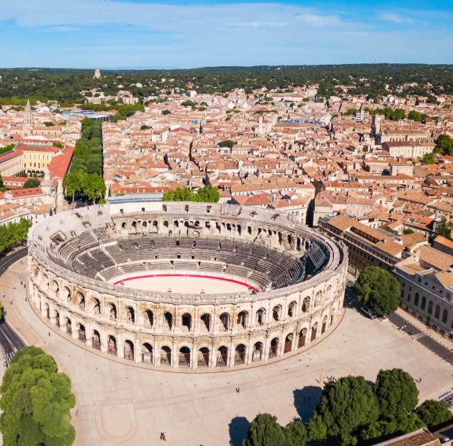 Vue aérienne des arènes de Nîmes