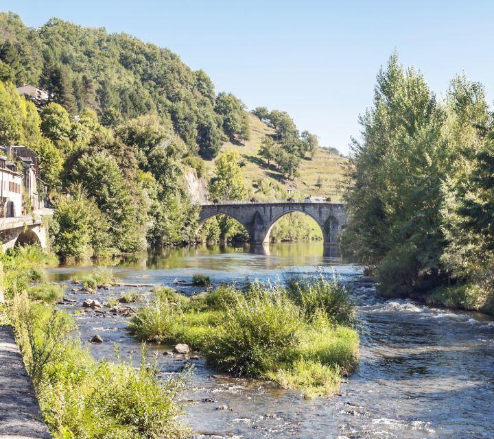 Pont au-dessus d'un cours d'eau