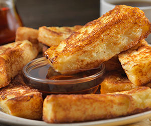 Assiette de pain perdu avec caramel