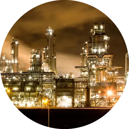 Site industriel (vue de nuit)