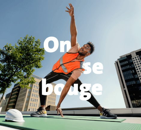 Coach sportif faisant des étirements avec titre "On se bouge"