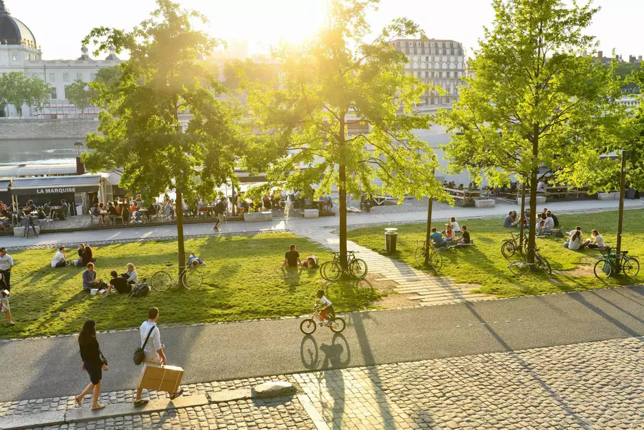 Les quais du Rhône à Lyon au coucher du soleil